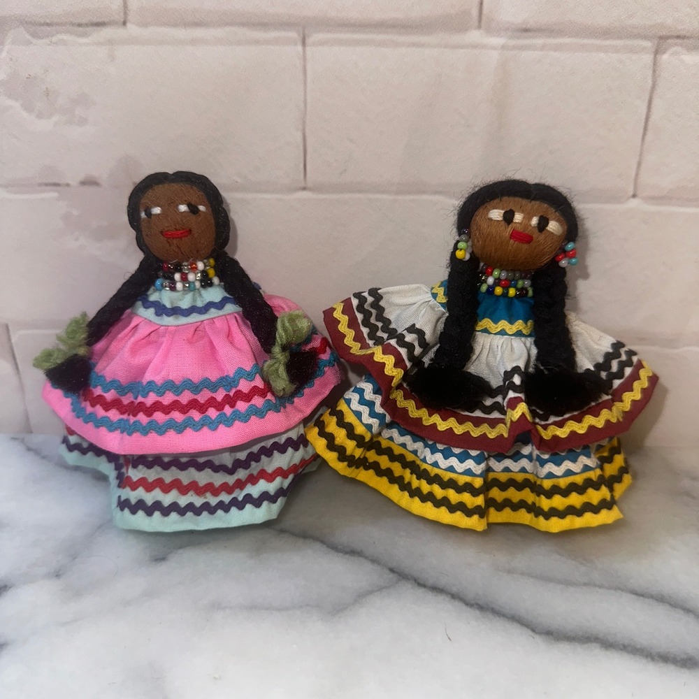 Seminole Patchwork Folk Art Nut Head Dolls Set of 2 Traditional Dress 5 Inch